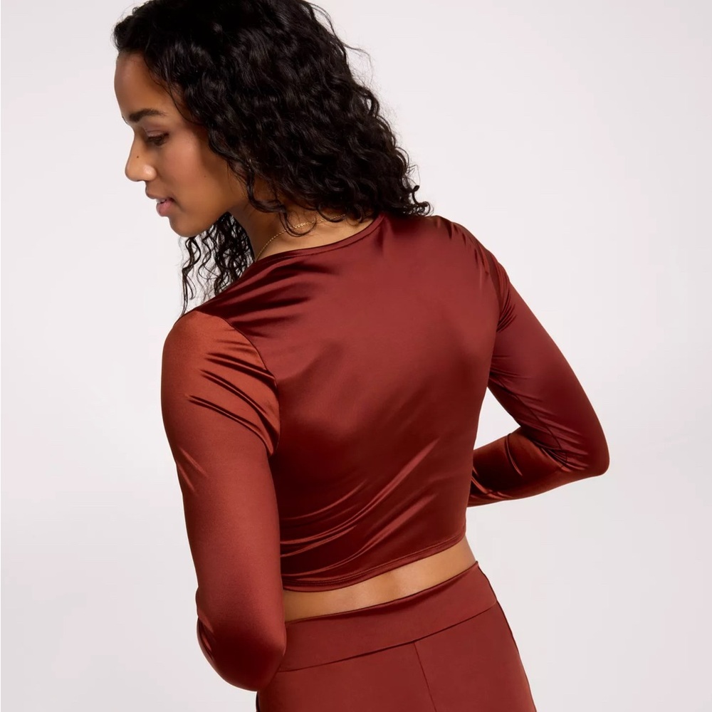 Alia Pure Black Ruched Rashguard - Picture 2 of 5